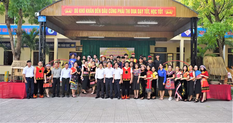 Việc tổ chức thành công Ngày hội đã đem lại nhiều trải nghiệm lý thú cho các em học sinh, bên cạnh đó tôn vinh và giới thiệu những giá trị văn hóa của đồng bào dân tộc thiểu số. (Ảnh: Bá Hải).
