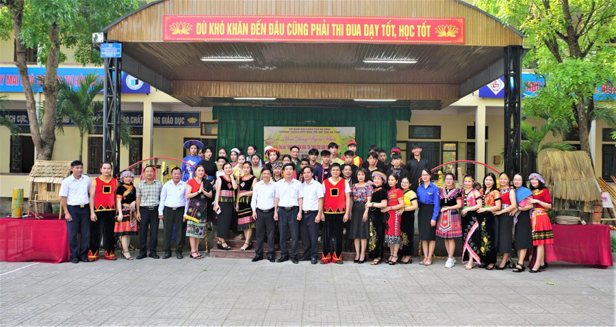 Việc tổ chức thành công Ngày hội đã đem lại nhiều trải nghiệm lý thú cho các em học sinh, bên cạnh đó tôn vinh và giới thiệu những giá trị văn hóa của đồng bào dân tộc thiểu số. (Ảnh: Bá Hải).