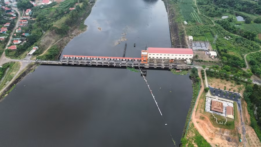 Nước sông Mã đen kịt như nước sông Tô Lịch.