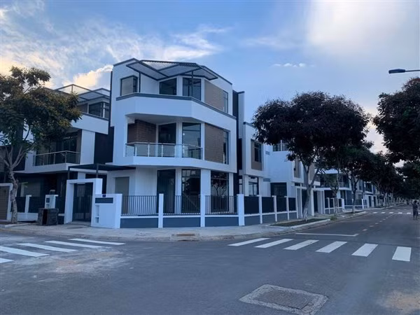 Đầu tư vào bất động sản vẫn là kênh hút nhiều nhà đầu tư.