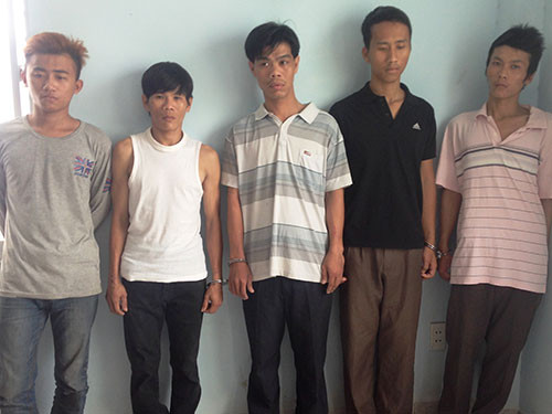 Hai băng trộm cướp nguy hiểm sa lưới ảnh 1 Băng cướp chuyên sử dụng dao, roi điện làm hung khí do tên Hào cầm đầu