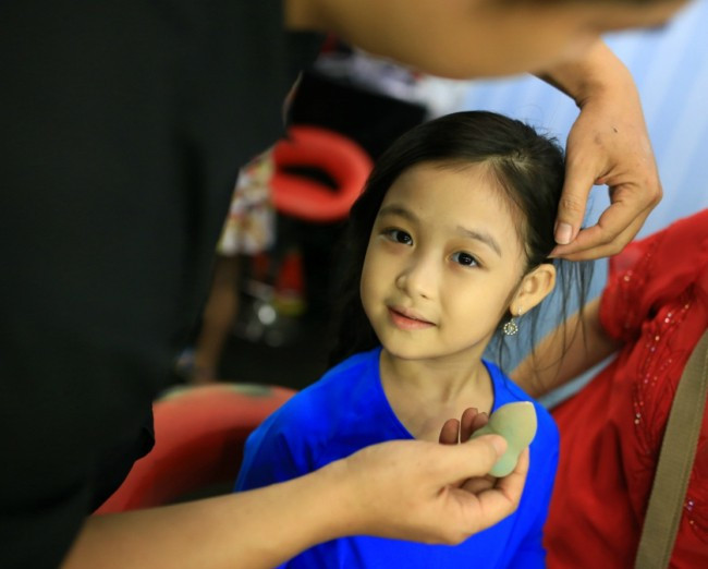 Phương Mỹ Chi giả đầu trọc hóa thân thành Phan Đinh Tùng ảnh 2 Phương Mỹ Chi giả đầu trọc hóa thân thành Phan Đinh Tùng