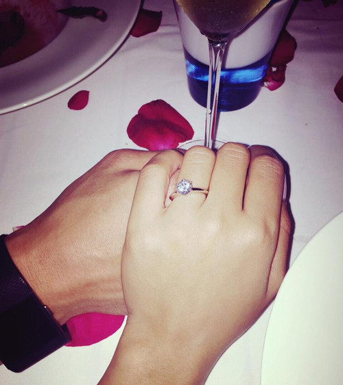 thien-than-noi-y-hong-kong-khoe-bung-bau-va-nhan-dinh-hon-10