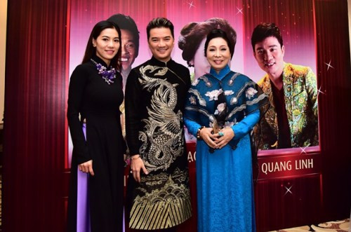 NSND Bạch Tuyết và ca sĩ Đàm Vĩnh Hưng tại họp báo. Nam ca sĩ cho biết anh có thể tham gia chương trình với vai trò khách mời. N