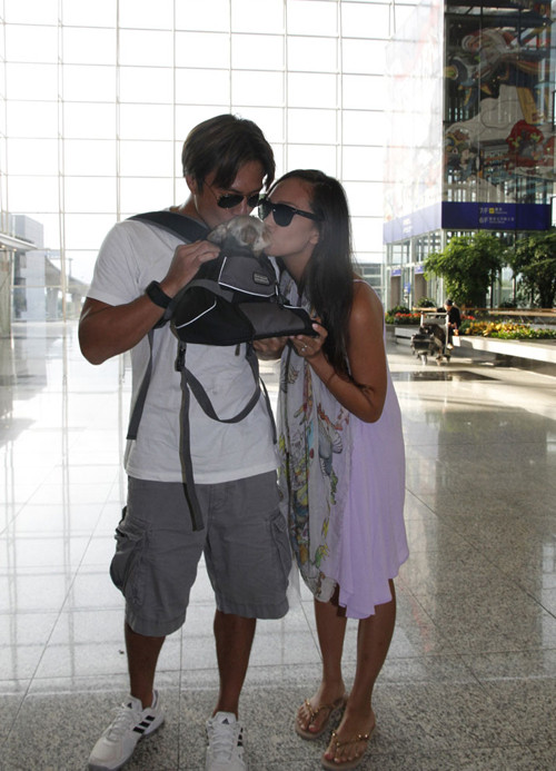 thien-than-noi-y-hong-kong-khoe-bung-bau-va-nhan-dinh-hon-3