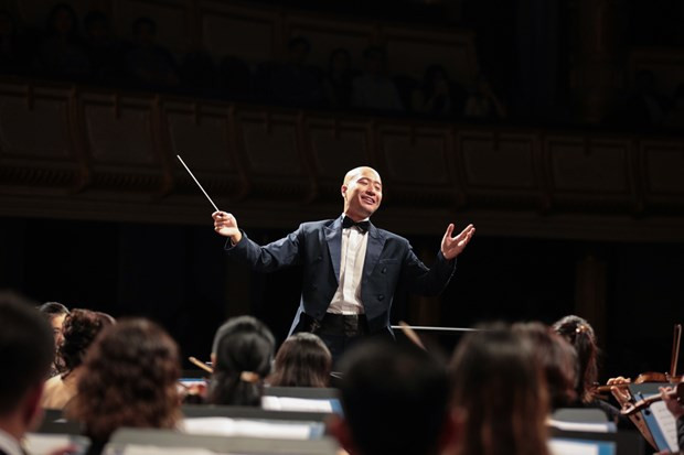 Nhạc trưởng Đồng Quang Vinh - Giám đốc âm nhạc, Chỉ huy Dàn nhạc Lễ hội Việt - Nhật.