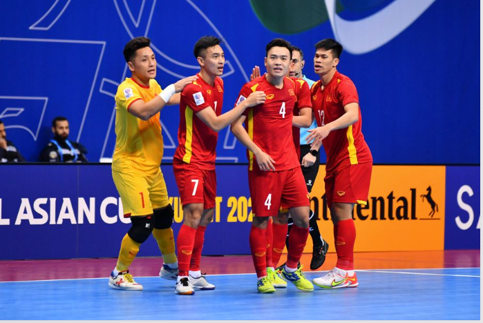 Hồ Văn Ý và đồng đội mừng chiến thắng thứ 2 liên tiếp tại giải Futsal châu Á 2022. Hồ Văn Ý và đồng đội mừng chiến thắng thứ 2 liên tiếp tại giải Futsal châu Á 2022.