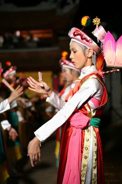Múa bài bông. Ảnh: ITN. Múa bài bông. Ảnh: ITN.