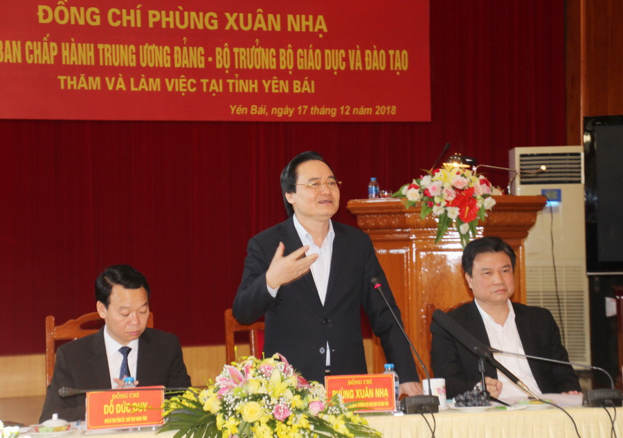 Bộ trưởng Phùng Xuân Nhạ phát biểu tại buổi làm việc với tỉnh Yên Bái Bộ trưởng Phùng Xuân Nhạ phát biểu tại buổi làm việc với tỉnh Yên Bái