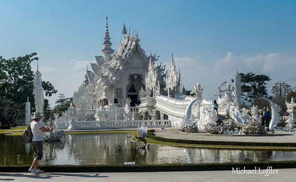 Chàng trai đi vòng quanh thế giới để chữa trầm cảm ảnh 3 Chùa trắng ở Chiang Rai, Thái Lan.