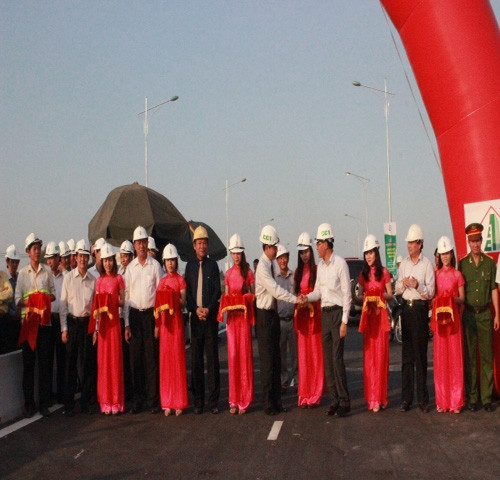 Khánh thành cầu vượt hơn 147 tỷ thi công trong 83 ngày - Ảnh 1