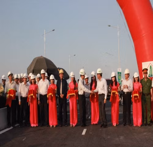 Khánh thành cầu vượt hơn 147 tỷ thi công trong 83 ngày - Ảnh 1 Khánh thành cầu vượt hơn 147 tỷ thi công trong 83 ngày - Ảnh 1