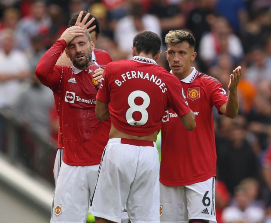 Sự thất vọng của cầu thủ Man Utd khi thua Brighton ở trận ra quân Ngoại hạng Anh. Sự thất vọng của cầu thủ Man Utd khi thua Brighton ở trận ra quân Ngoại hạng Anh.