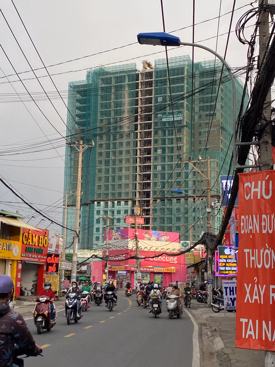 Một dự án căn hộ đang được xây dựng tại TP Thủ Đức, TPHCM. Ảnh: Lê Nam