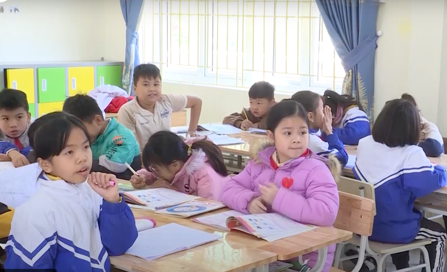 Học sinh Trường Tiểu học Trung Hạ học trong công trình chưa được nghiệm thu, bàn giao. Học sinh Trường Tiểu học Trung Hạ học trong công trình chưa được nghiệm thu, bàn giao.