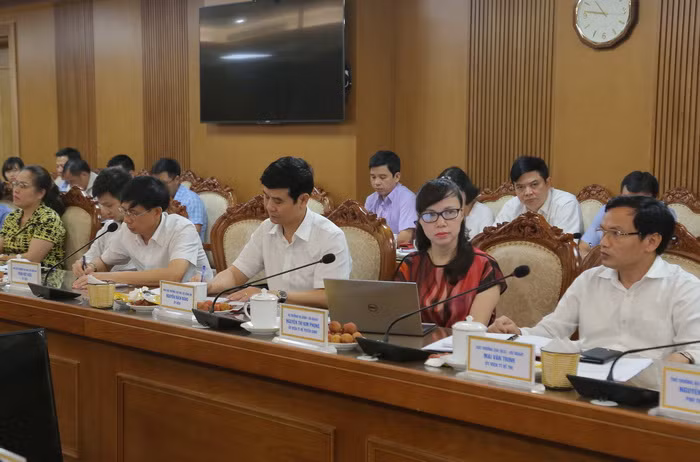 Các Ủy viên BCĐ thi tại buổi làm việc. Ảnh: Việt Hà