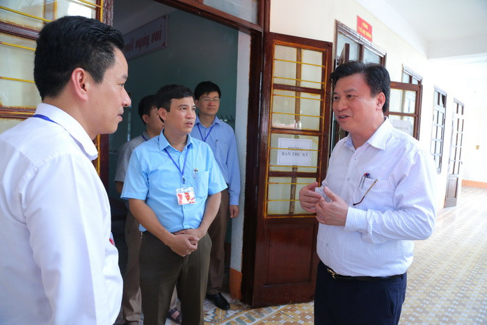Thứ trưởng Nguyễn Hữu Độ kiểm tra tại Cụm thi số 5 - Hội đồng thi Sở GD&ĐT Hà Giang. Ảnh: Việt Hà Thứ trưởng Nguyễn Hữu Độ kiểm tra tại Cụm thi số 5 - Hội đồng thi Sở GD&ĐT Hà Giang. Ảnh: Việt Hà