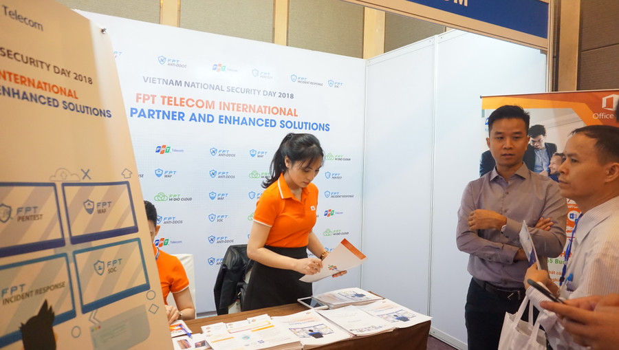 Một trong những gian triển lãm tại Hội thảo