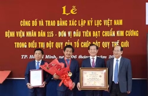 Bệnh viện đầu tiên nào của Việt Nam đạt chuẩn kim cương về điều trị đột quỵ?
