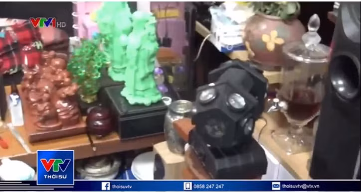 Còn có cả đèn laze phục vụ cho việc sử dụng ma túy. Ảnh: VTV.