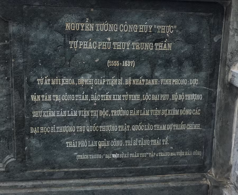 Trong cả sử sách và dân gian, nhà khoa bảng Nguyễn Thực đều được tôn vinh là vị quan thanh liêm, một người am hiểu và trọng đạo lý.