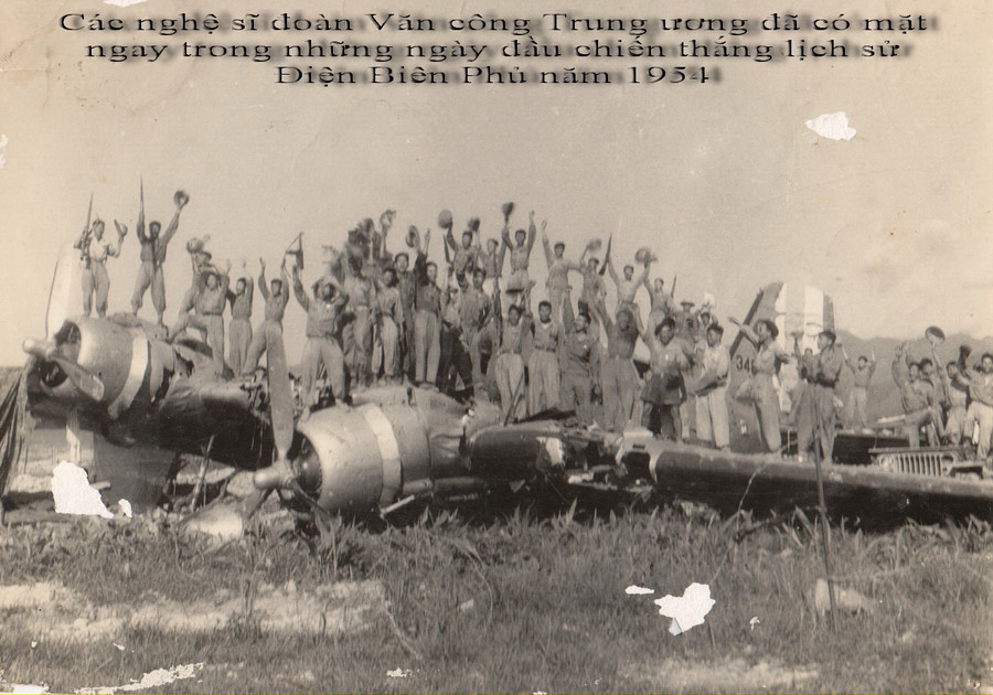 Tác phẩm 'Chiến thắng Điện Biên'. Ảnh tư liệu. Tác phẩm 'Chiến thắng Điện Biên'. Ảnh tư liệu.