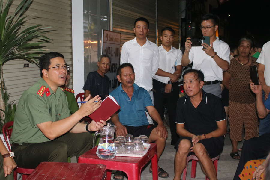 Giám đốc Công an tỉnh Hà Tĩnh đề nghị bà con bình tĩnh, tránh việc có những hành động quá khích dẫn đến hậu quả không mong muốn. (Ảnh: Tiến Hiệp) Giám đốc Công an tỉnh Hà Tĩnh đề nghị bà con bình tĩnh, tránh việc có những hành động quá khích dẫn đến hậu quả không mong muốn. (Ảnh: Tiến Hiệp)