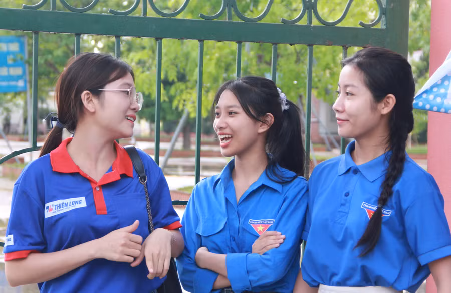 Với phương châm “Một đội hình - Nhiều nhiệm vụ”, các đội thanh niên tình nguyện đã triển khai thực hiện các hoạt động hỗ trợ thí sinh, người nhà và các Hội đồng thi.