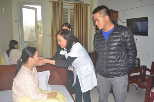 Chuyện chưa kể về ca mổ hy hữu cứu sống sản phụ tại nhà ảnh 1 chuyen chua ke ve ca mo hy huu cuu song san phu tai nha - 1