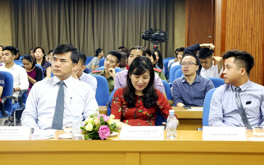 Các đại biểu dự lễ trao giải. Các đại biểu dự lễ trao giải.