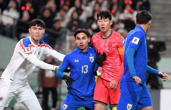 Thái Lan xuất sắc cầm hoà Hàn Quốc 1-1 trên sân Seoul World Cup hôm 21/3. Thái Lan xuất sắc cầm hoà Hàn Quốc 1-1 trên sân Seoul World Cup hôm 21/3.