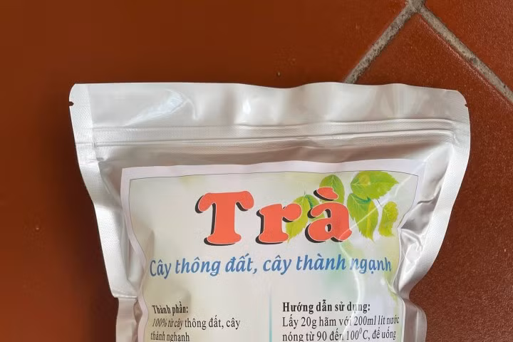 Sản phẩm trà từ thảo dược của nhóm tác giả.