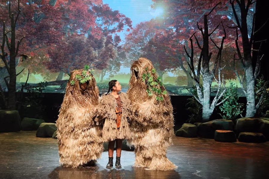 Một cảnh trong vở kịch 'Đứa con của yêu tinh' của Nhà hát Tuổi trẻ. Ảnh: Huyền Thu.