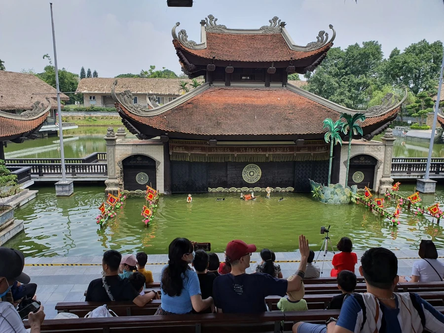 Công nghiệp văn hóa 'sóng đôi' cùng thành phố sáng tạo sẽ thu hút du lịch, tạo cơ hội quảng bá văn hóa.