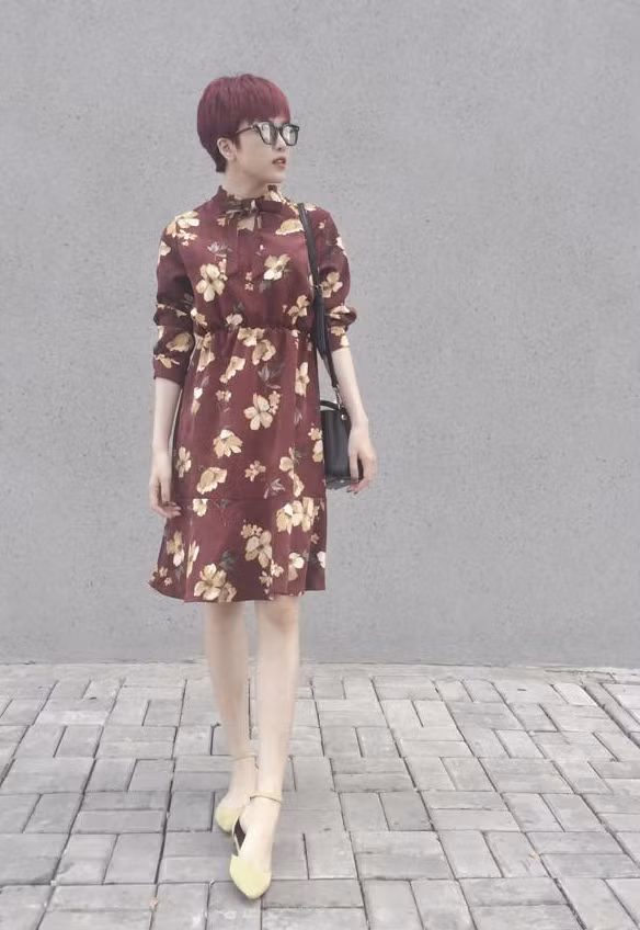 Không chỉ hướng đến vẻ cá tính, sành điệu, giọng ca Chỉ một lần vấp ngã còn chuộng style nữ tính, duyên dáng.