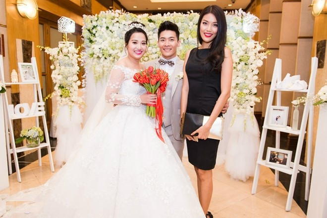Lan Khuê cùng dàn sao tới dự tiệc cưới MC Hồng Phượng ảnh 2 Lan Khuê cùng dàn sao tới dự tiệc cưới MC Hồng Phượng