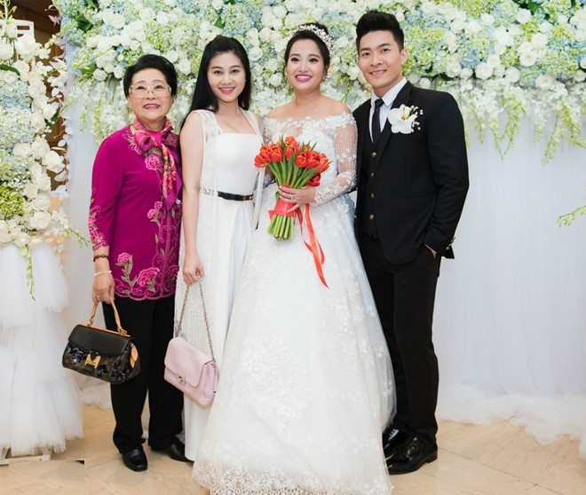 Lan Khuê cùng dàn sao tới dự tiệc cưới MC Hồng Phượng ảnh 6 Lan Khuê cùng dàn sao tới dự tiệc cưới MC Hồng Phượng