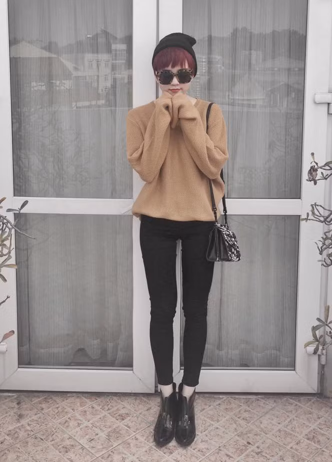 Thành viên nhóm nhạc Bee.T khéo chọn trang phục sành điệu, hợp mốt ở mọi nơi, mọi lúc. Thời trang dạo phố thường là những items tiện lợi, đạt hiệu quả thẩm mỹ mà giới trẻ yêu thích.