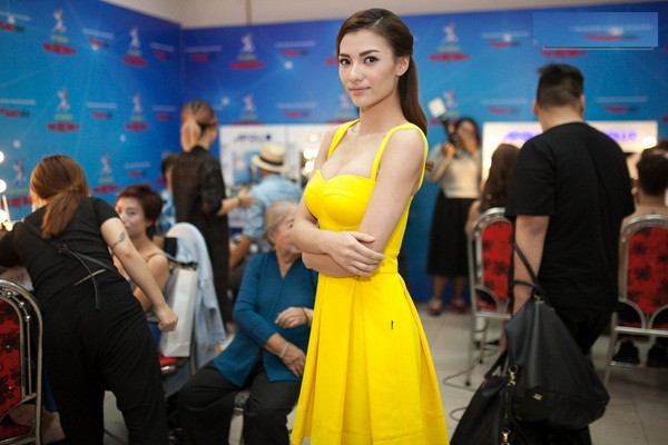 Minh Hằng xinh đẹp lộng lẫy, đọ sắc cùng Phạm Hương