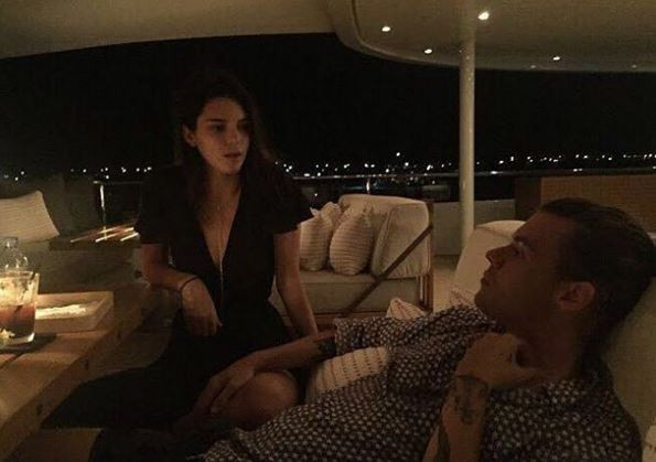 Harry Styles - Kendall Jenner bị hack loạt ảnh hẹn hò riêng tư - Ảnh 7. Harry Styles - Kendall Jenner bị hack loạt ảnh hẹn hò riêng tư - Ảnh 7.