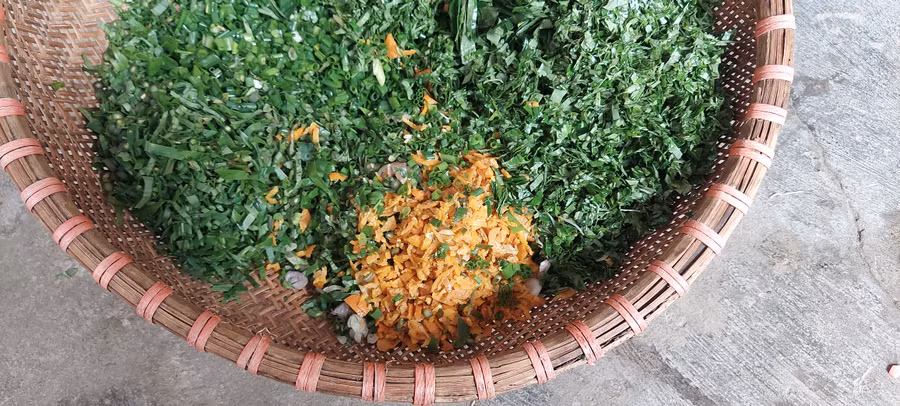 Đủ gia vị mới thành món. Ảnh: Quốc Bình.