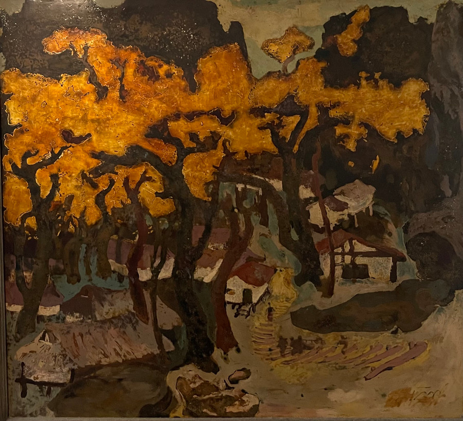 Tranh sơn mài 'Khu kháng chiến Sầm Nưa' (2000) của Trần Tuấn Lân. Ảnh chụp lại. Tranh sơn mài 'Khu kháng chiến Sầm Nưa' (2000) của Trần Tuấn Lân. Ảnh chụp lại.