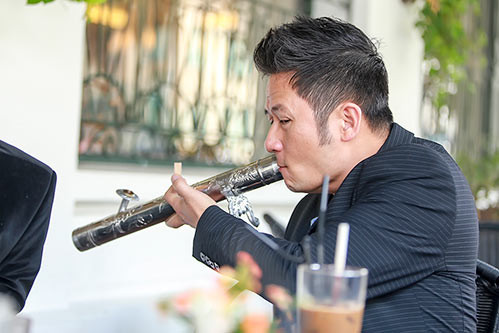 Bằng Kiều hút thuốc lào sòng sọc bên Uyên Linh ảnh 5 bang kieu hut thuoc lao song soc ben uyen linh - 5