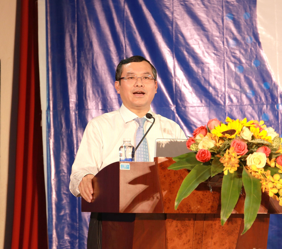 Thứ trưởng Bộ GD&ĐT Nguyễn Văn Phúc chia sẻ tại Hội nghị chuyên đề Quốc tế về "Trường học hạnh phúc" lần thứ nhất. (Ảnh: Hoàng Hải).