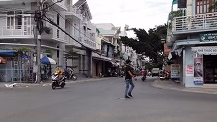 Tin lời thầy bói, làm đám ma cho toàn người sống