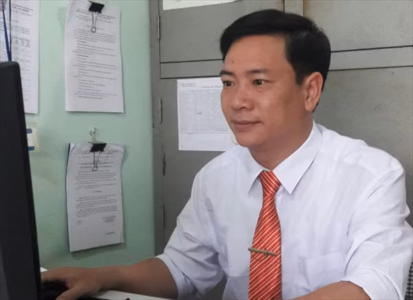 Thầy giáo Phạm Xuân Trường đã hơn 20 năm gắn bó với trò nghèo vùng cao.