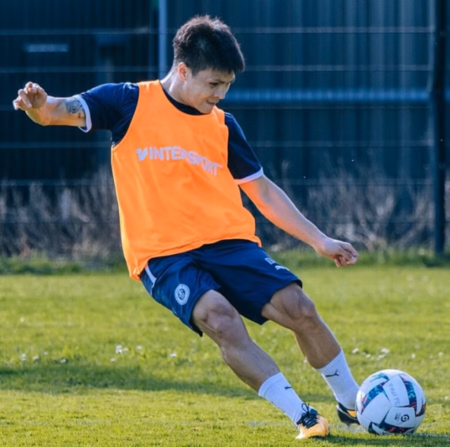 Quang Hải gặp nhiều khó khăn trong thời gian vừa qua. Quang Hải gặp nhiều khó khăn trong thời gian vừa qua.