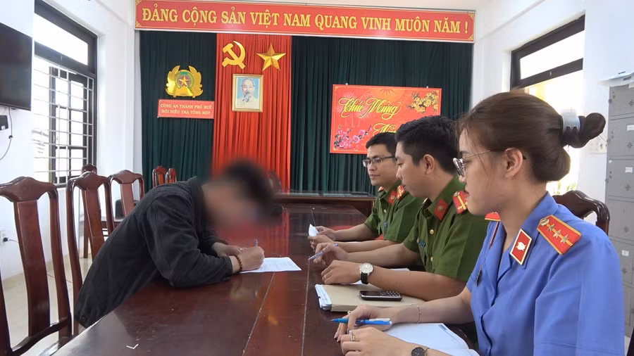 Đối tượng Châu Văn T. tại Công an TP Huế. (Ảnh: Công an cung cấp).