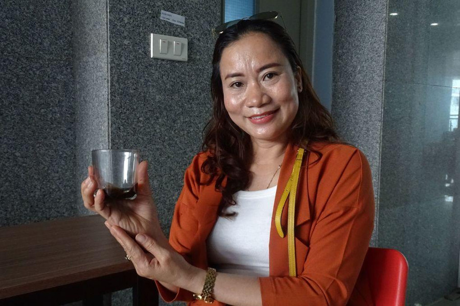 ThS Đinh Thị Hồng Sương và sản phẩm nước uống giải rượu từ quả nhàu.