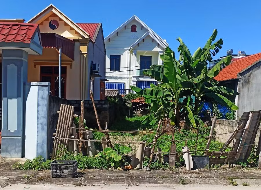 Mảnh đất của gia đình bà Tuyết - nơi có vị trí đất của gia đình bị chính quyền bồi thường cho nhà khác.